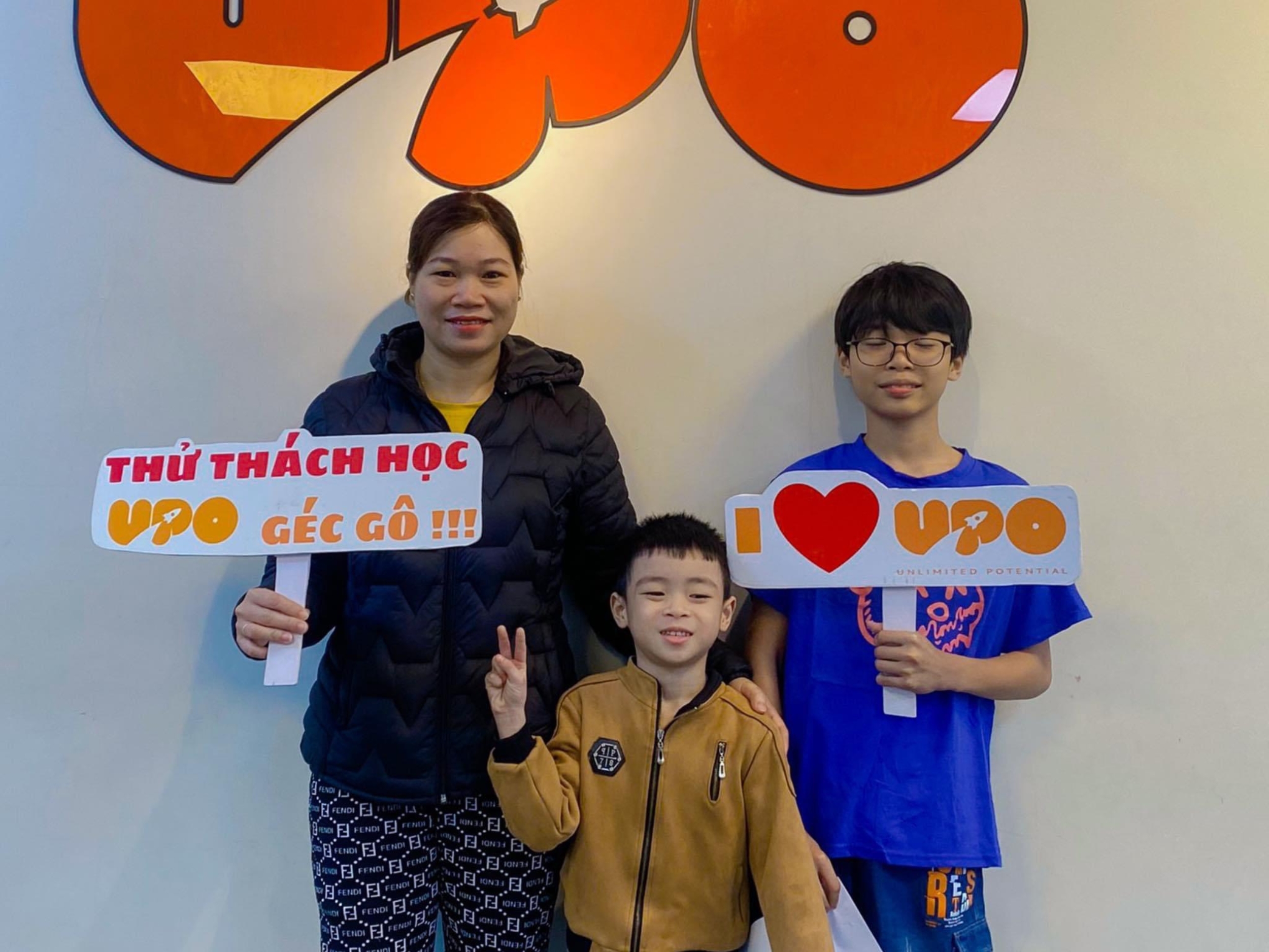 Gia đình rộn ràng tham dự lễ khai trương, nhận nhiều phần quà hấp dẫn & học bổng toàn phần 