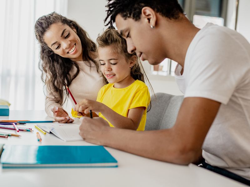 Thường xuyên động viên tinh thần để con tự tin vào bản thân