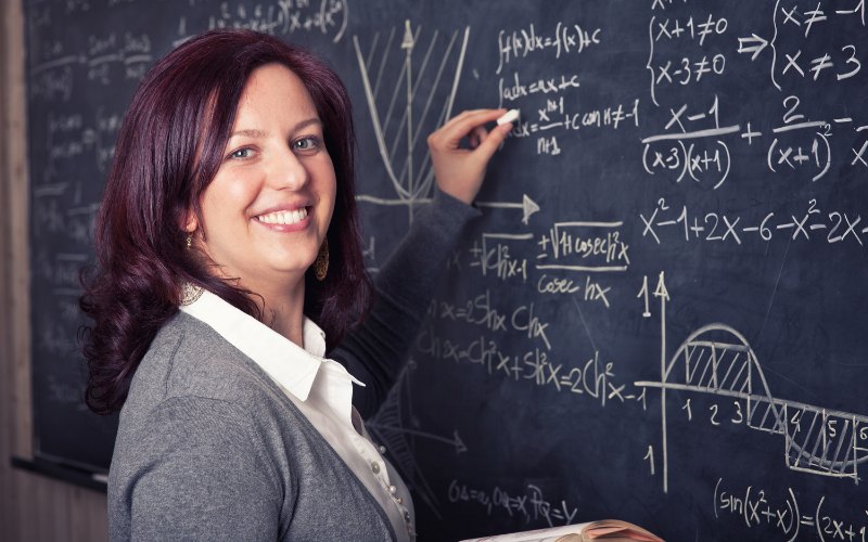 Người có chủng vân tay LF thích hợp với những ngành nghề tự do và những ngành có kỷ luật. Với tính cách ôn hòa họ rất phù hợp với những ngành giáo viên