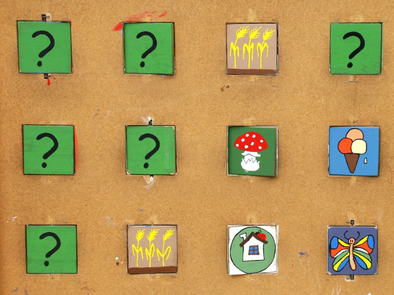 Trò chơi lật hình ghép tranh giúp trẻ nhận biết hình dạng và cải thiện khả năng tìm kiếm thông tin