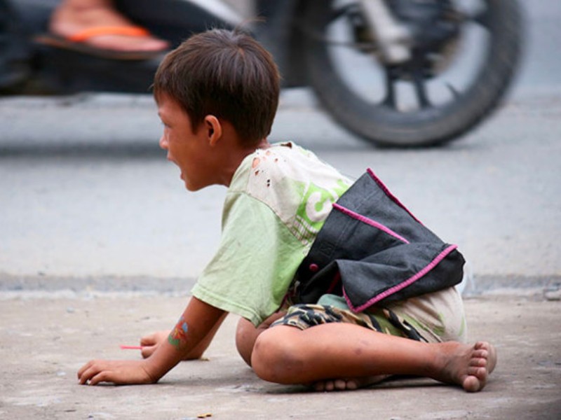 Cách dạy con khi trẻ ăn trộm tiền - Đánh phạt ư? KHÔNG! 15 Việc trộm cắp ở trẻ có thể là do một sự tổn thương đã trải qua trong quá khứ, hoàn cảnh khắc nghiệt ép trẻ phải trộm cắp như bị lạm dụng, có điều kiện sống đầy khó khăn