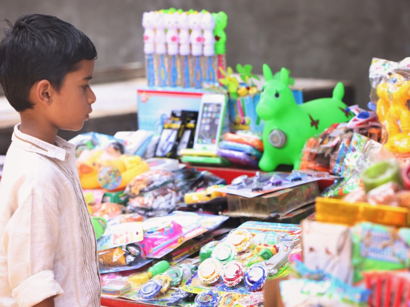 Cách dạy con khi trẻ ăn trộm tiền - Đánh phạt ư? KHÔNG! 3 Tuyên truyền những sản phẩm độc đáo đẹp mắt dành cho trẻ, khiến trẻ thích thú và có thể bất chấp mọi thứ để có những món đồ đó bao gồm cả trộm cắp