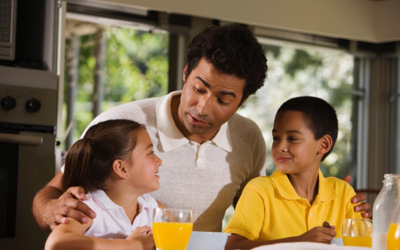 Bố mẹ cần thông báo trước những thay đổi cho bé trong một khoảng thời gian