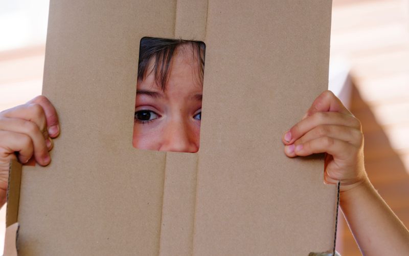 Bé che đậy cảm xúc và có nhiều vấn đề bé không còn nói cho ba mẹ biết nữa