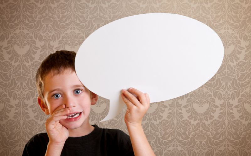 Ở thời điểm này bé có nhiều bí mật không muốn chia sẻ với ba mẹ