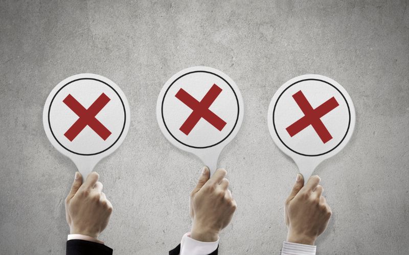 Không nên từ chối thẳng mà hãy đưa ra những lời khuyên và sự thay thế cho con