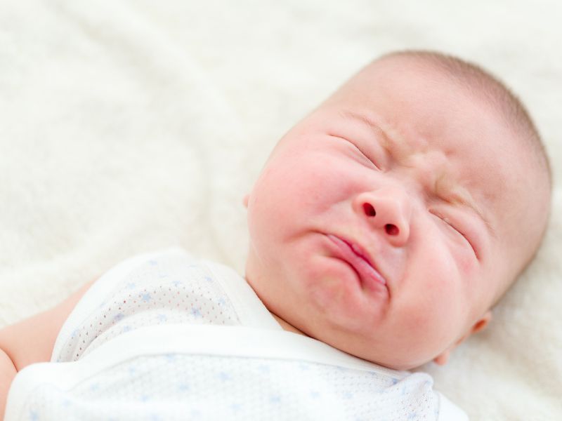 Trẻ ăn vạ là biểu hiện bình thường do đặc điểm tâm sinh lý.