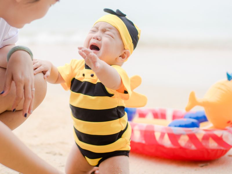 Buồn chán là một trong những nguyên nhân khiến trẻ ăn vạ và trở nên bướng bỉnh hơn.