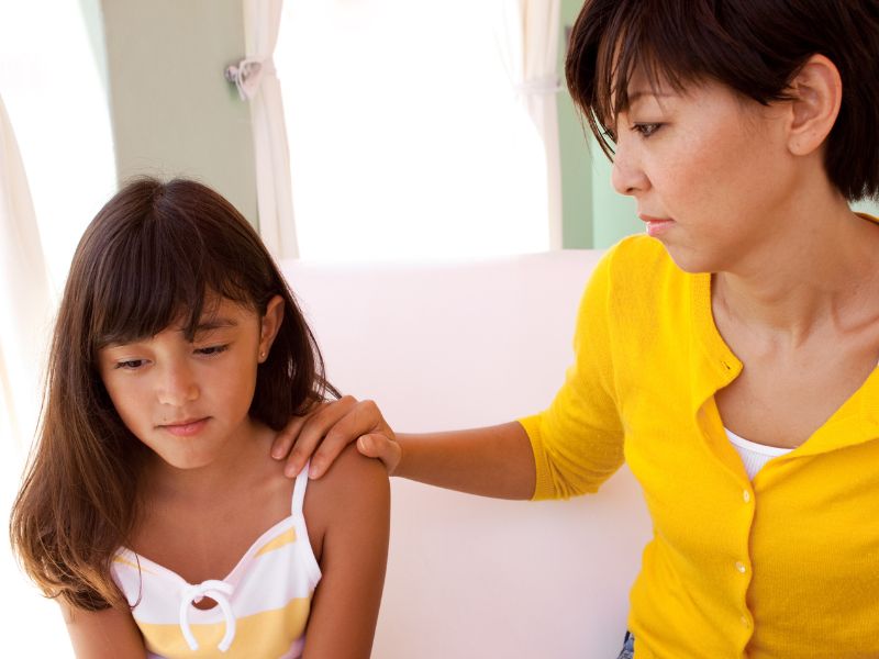 Ba mẹ tuyệt đối không thỏa hiệp khi con có thái độ ăn vạ, bất hợp tác.