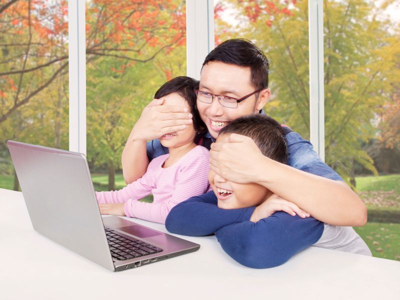 Nhiều chương trình truyền hình, phim, truyện cũng ẩn chứa các từ ngữ thô tục