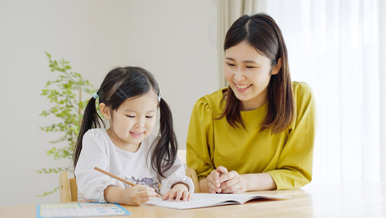 Duy trì thói quen cho trẻ nhận thức chậm là rất quan trọng để giúp các con phát triển tốt hơn