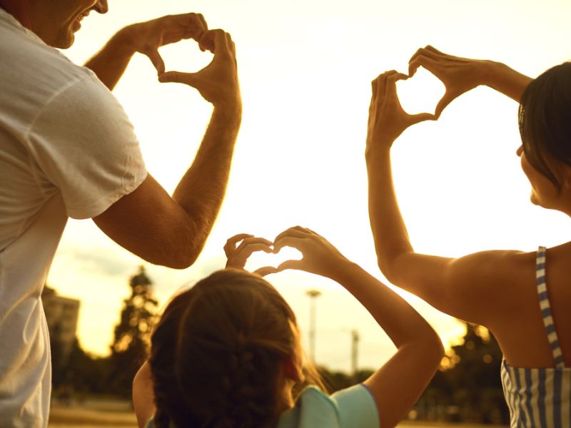 Môi trường sống bị ô nhiễm, nhiều chất độc hại, khói thuốc lá sẽ khiến trẻ phát triển chậm lại, vì vậy hãy xay dựng một không gian lành mạnh xung quanh trẻ