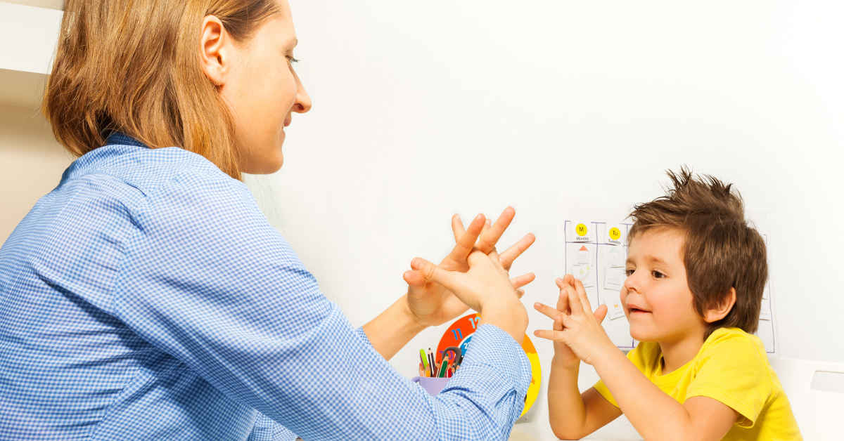 Liệu pháp hành vi (Behavioral therapy) là một phương pháp điều trị hiệu quả cho trẻ nhận thức chậm.