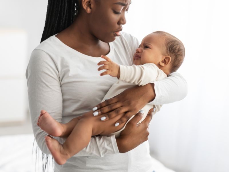 Ba mẹ có thể vào kiểm tra và quan sát bé