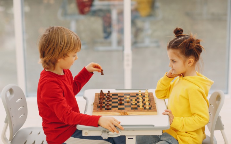 Việc kết hợp nhận thức, tư duy, óc phán đoán vào trò chơi cờ vua một cách thường xuyên sẽ nâng cao trí thông minh của một người