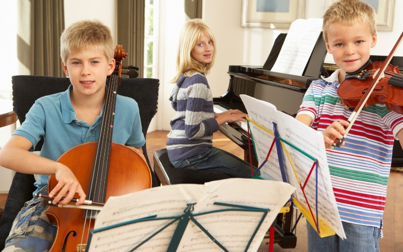 Các loại nhạc cụ ảnh hưởng rất lớn đến não bộ cũng như các chỉ số thông minh IQ của trẻ