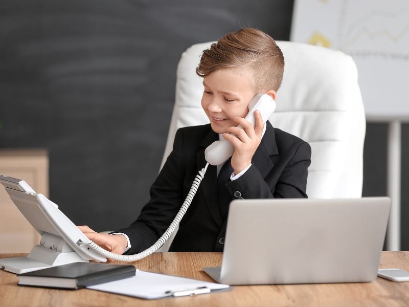 Các trò chơi giả vờ giúp bé có cơ hội thực hành giao tiếp nhiều hơn