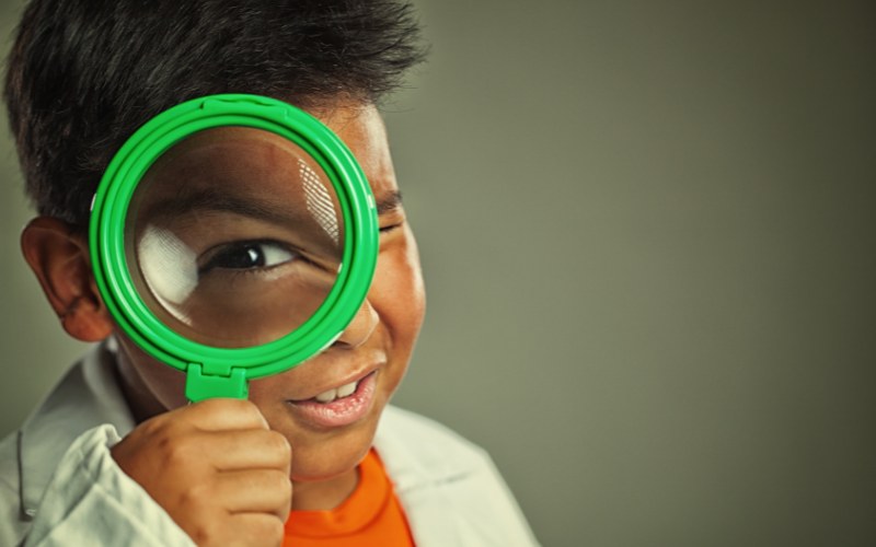 Có khả năng quan sát, trẻ có chủng vân tay UL có thể nắm bắt được đặc điểm dù là nhỏ nhất của hình mẫu, từ đó phân tích và học hỏi một cách tối ưu nhất