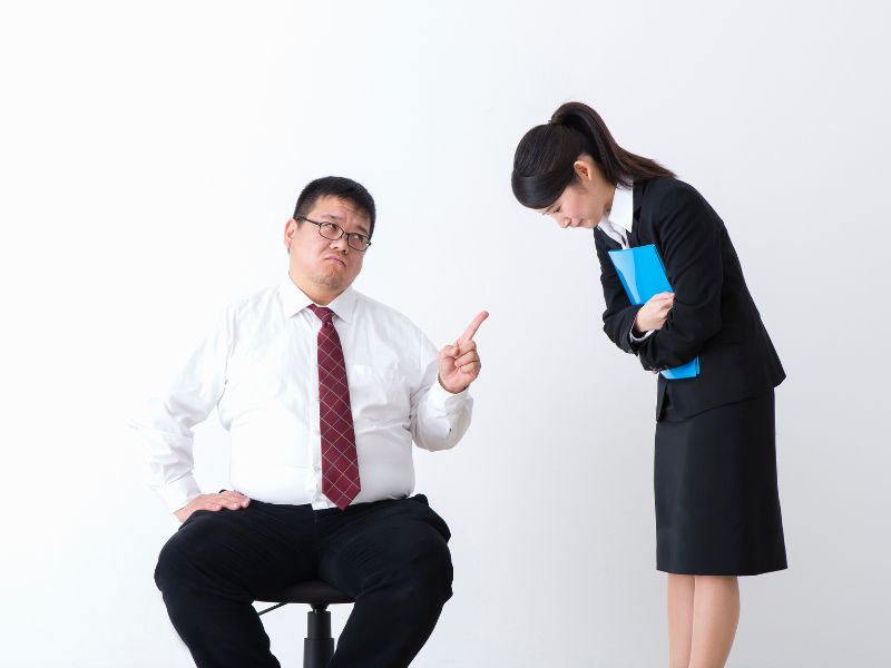 Họ khá tự cao, thích được thể hiện bản thân và cho mình là trung tâm. Chủng WT có xu hướng lãnh đạo, chỉ huy, đôi đi dẫn đến lấn át và áp đặt người khác