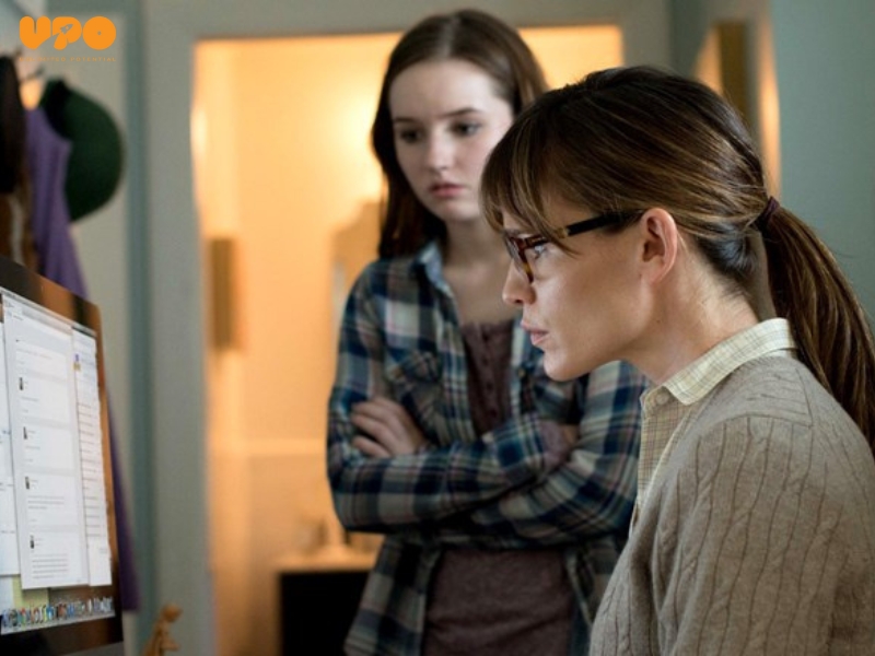 Việc ba mẹ quá tò mò hoặc xâm phạm vào không gian cá nhân của trẻ có thể khiến con cảm thấy bị áp lực