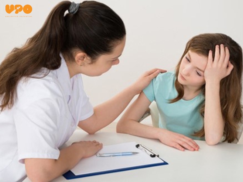 Nếu tình trạng của trẻ không có dấu hiệu cải thiện ba mẹ cần tìm kiếm sự giúp đỡ từ các chuyên gia tâm lý