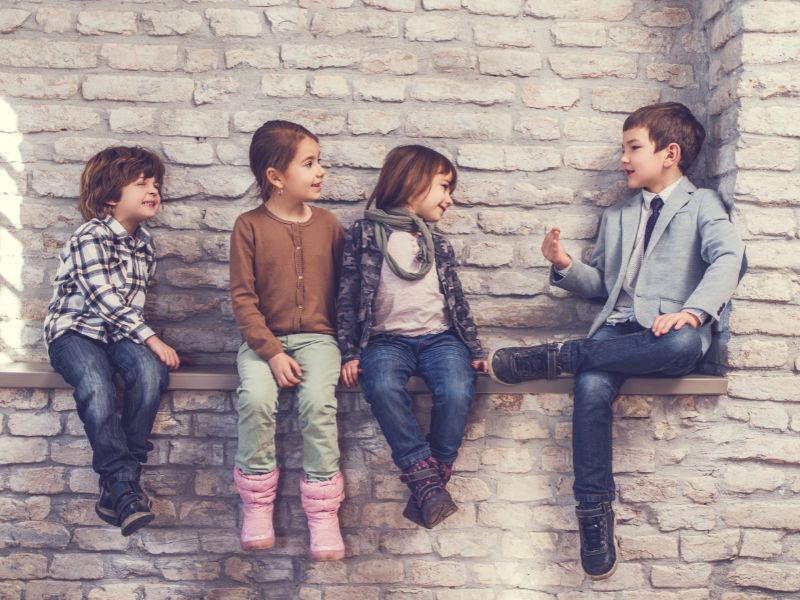 Dạy bé giao tiếp như thế nào?