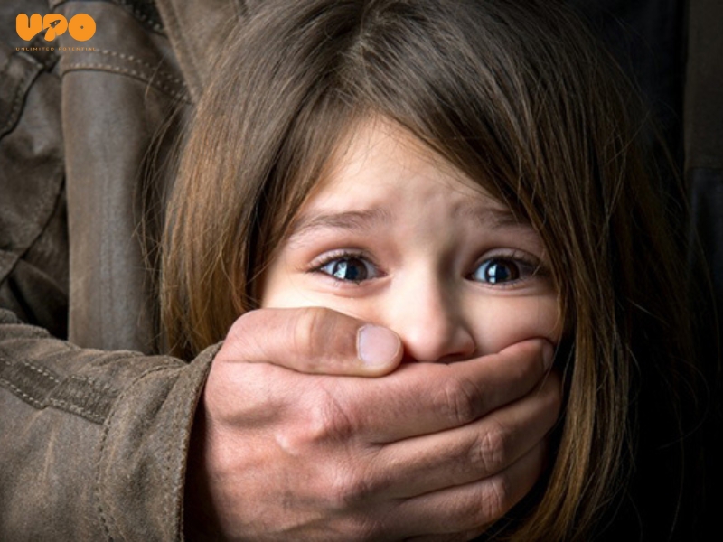 Ba mẹ dạy con gái về kỹ năng tự bảo vệ bản thân