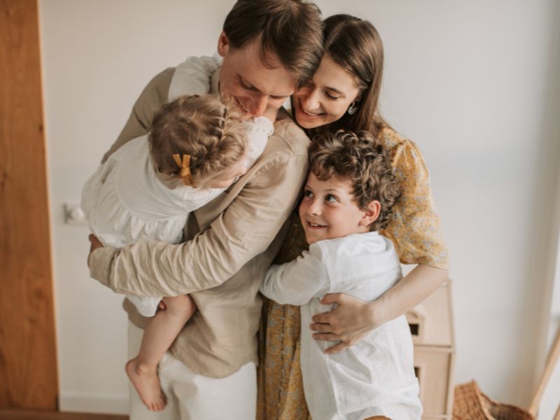 Môi trường sống và học tập lành mạnh giúp bé có cơ hội phát triển một cách an toàn