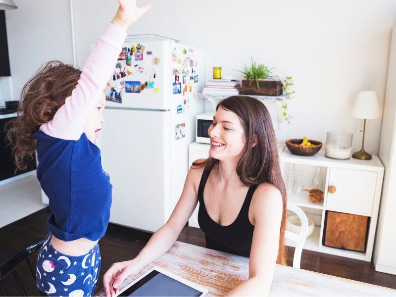 Tạo điều kiện để con có thể thực hành nói lên quan điểm của mình nhiều hơn