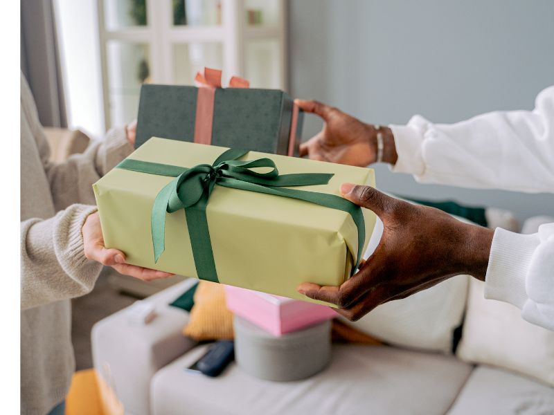 Ba mẹ dùng những phần thưởng để khiến việc tiết kiệm trở nên thú vị hơn