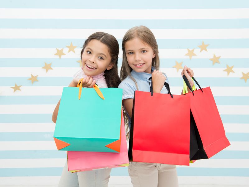 Con có thể lập dự định những thứ muốn mua và tiết kiệm tiền để đạt được mong muốn