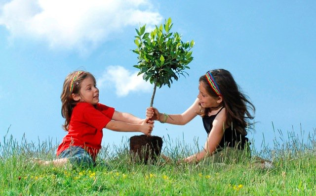 Bảo vệ môi trường là nhiệm vụ quan trọng của mỗi chúng ta đặc biệt là trẻ em 