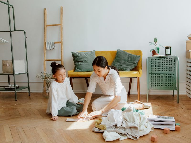 Dạy trẻ biết yêu thương chia sẻ - xây dựng nhân cách cho con 7 Thiện nguyện là hành vi vô cùng cao cả để dạy trẻ biết quan tâm chia sẻ với những số phận khó khăn khác và giúp trẻ đồng cảm