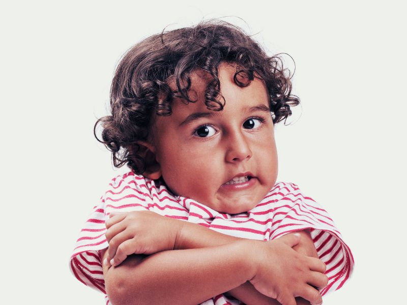 Ba mẹ cần giúp trẻ nhận ra nỗi sợ hãi, thừa nhận chúng và chấp nhận cảm xúc sợ hãi của mình