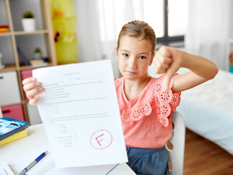 Nếu con trẻ gặp thất bại, hãy động viên và nhắc nhở rằng thất bại là một phần tự nhiên của quá trình học tập và trưởng thành