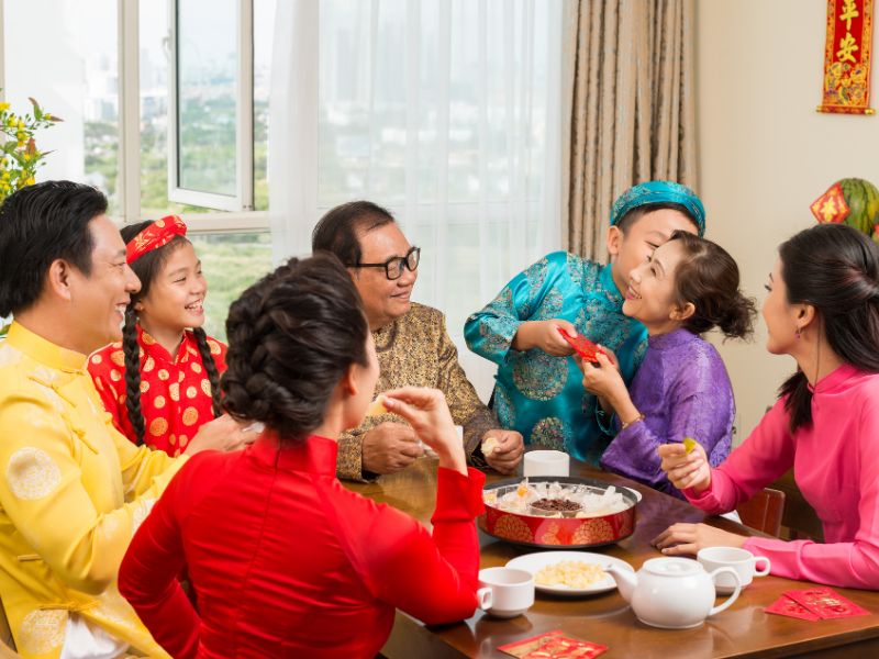 Dạy bé những câu chúc tết ông bà thật ý nghĩa.