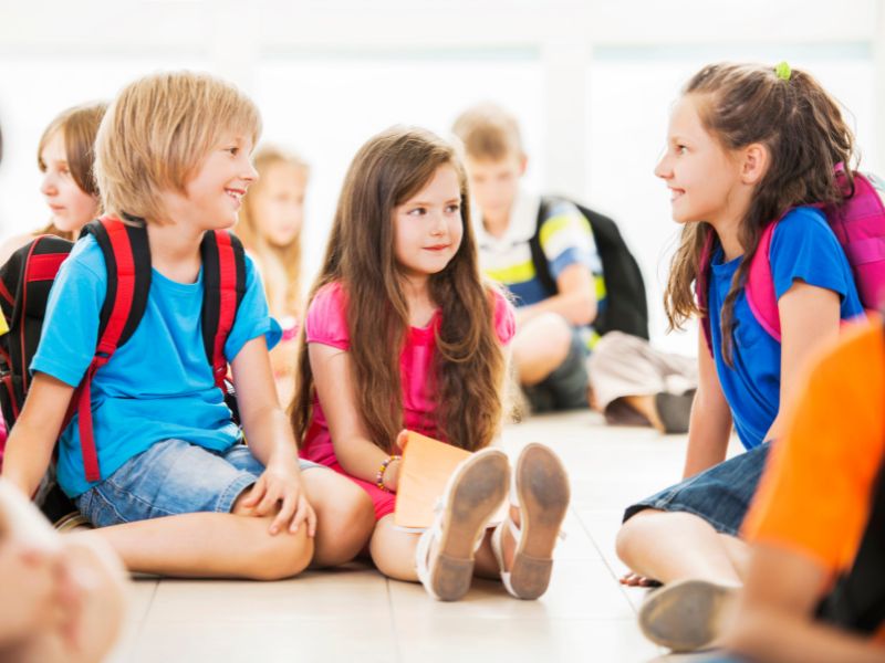 dạy trẻ giao tiếp với bạn bè banner