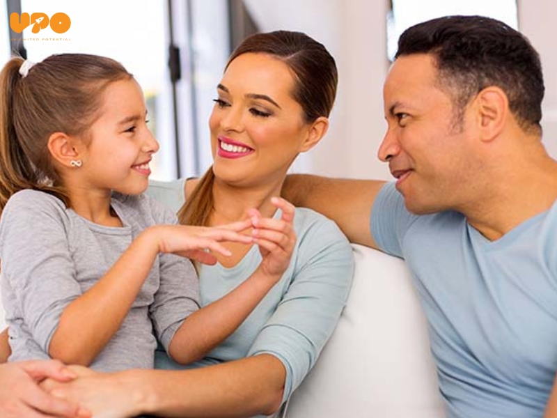 Phụ huynh nên tập trung vào việc lắng nghe và tôn trọng ý kiến của trẻ