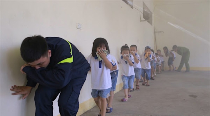 Dạy trẻ kỹ năng thoát hiểm khi có cháy sẽ giúp trẻ không bị bị động, rơi vào sợ hãi