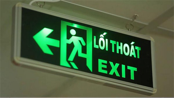 Dạy trẻ ghi nhớ và hiểu ý nghĩa của chỉ dẫn Lối thoát - EXIT màu xanh
