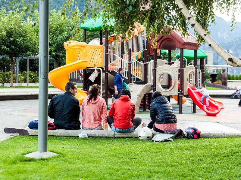 dạy trẻ lịch sự nơi công cộng