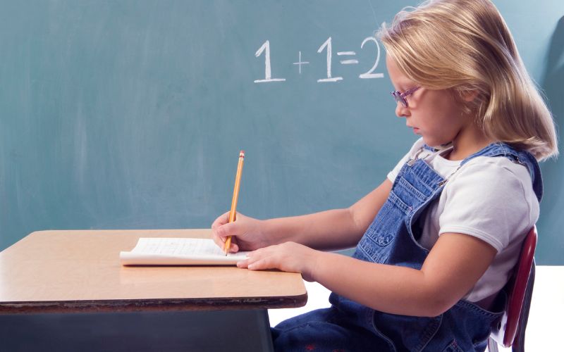 Bước vào lớp 1, bé cần dành nhiều thời gian để kết quả học tập tốt hơn