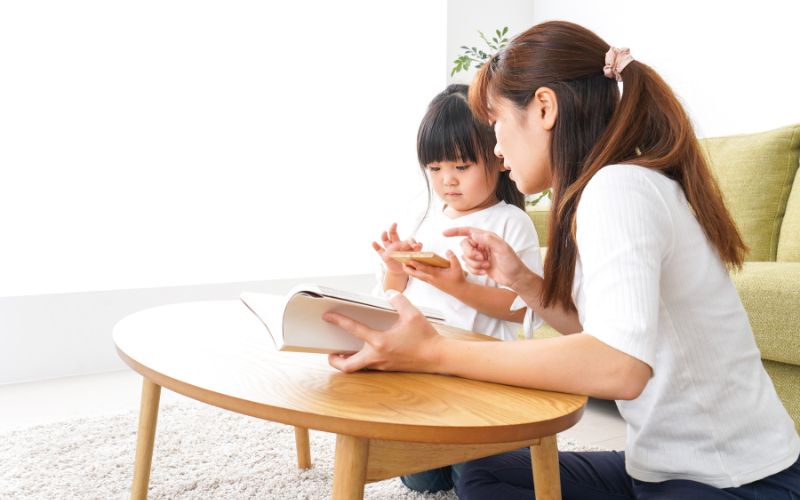 Phụ huynh nên tạo thói quen tự giác học tập cho con