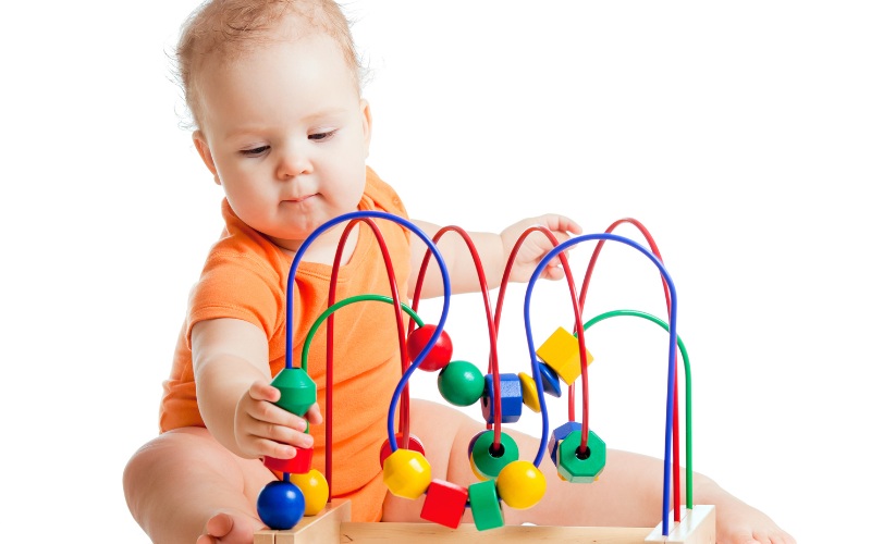 Dạy trẻ nhận biết màu sắc thế nào cho khoa học, dễ tiếp thu? 2 Bố mẹ hãy dạy con phân biệt những màu cơ bản, màu chính trước như đỏ, đen, xanh da trời, vàng