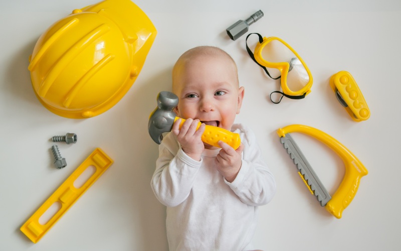 Dạy trẻ nhận biết màu sắc thế nào cho khoa học, dễ tiếp thu? 5 Nhớ nhiều màu cùng lúc sẽ làm con loạn và ngợp, bố mẹ chỉ nên dạy bé tập trung 1 màu vào một thời điểm cụ thể