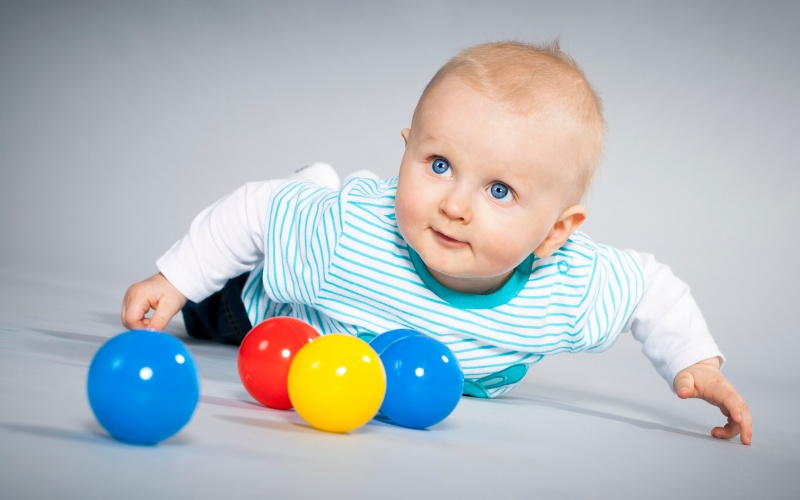 Dạy trẻ nhận biết màu sắc thế nào cho khoa học, dễ tiếp thu? 6 Những màu tương phản là những màu rất đặc biệt với nhau, chúng hoàn toàn khác nhau và thu hút trẻ, điều này sẽ giúp bé có thể phân biệt rõ ràng những màu sắc này