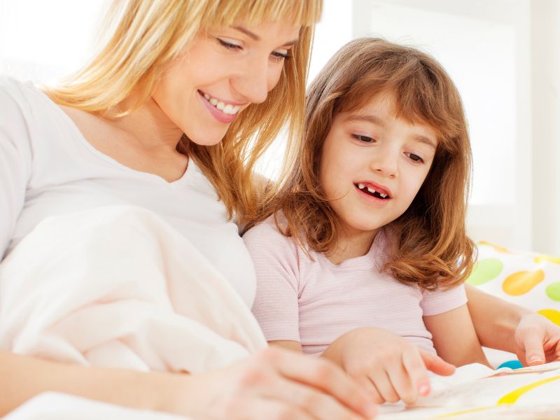 Ba mẹ cùng trẻ học nói lời yêu thương qua phim ảnh, đọc truyện