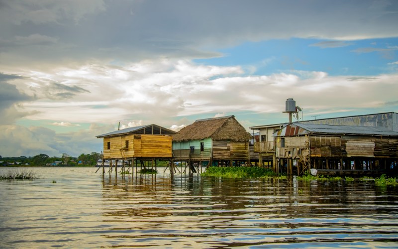 Dạy trẻ phòng tránh đuối nước cho mùa hè AN TOÀN - LÀNH MẠNH 12 Những ngôi nhà gần sông bố mẹ phải dạy trẻ sử dụng phao ngay từ nhỏ, luân phiên quan sát trẻ đặc biệt là lúc trẻ chạy nhảy, vui chơi ở gần sông nước