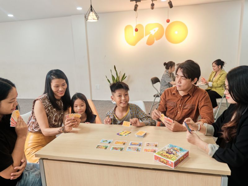 Dạy trẻ quản lý tài chính cá nhân thông minh theo lứa tuổi 10 Mèo Đại Gia là trò chơi phù hợp để học tập và gắn kết gia đình