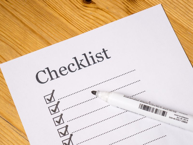 Dạy trẻ quản lý tài chính cá nhân thông minh theo lứa tuổi 15 Khi trẻ bước vào tuổi teen, ba mẹ hãy dạy trẻ quản lý tài chính bằng cách lên một danh sách các mục tiêu mua sắm cụ thể